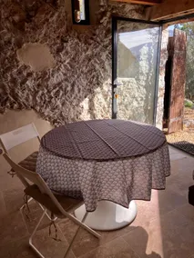 Remote cottage with valley views - Image 4