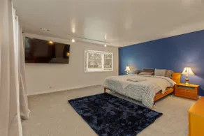 Plains/Chicago Midcentury Guest House - Image 3
