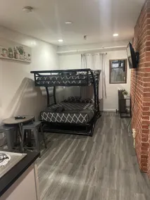 Exclusive Apartment 818 | Shared Bathroom - Image 2