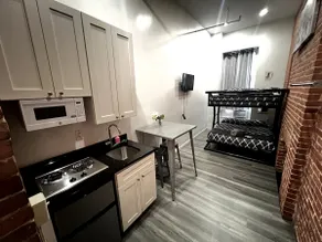 Exclusive Apartment 818 | Shared Bathroom - Image 5