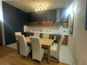Stylish Belfast Loft, Large Living / Dining Area - Image 2