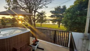 Waterfront House with Heated Spa, Ideal for Winter – Dam View - Image 4