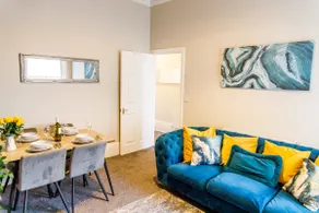 Spacious 3Bed Secure Parking Nr Stadium/City/Metro - Image 4