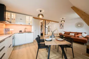 The Authentic> Spacious Duplex - 2 Bathrooms - Image 4