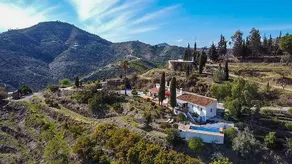 Peaceful Guest House | Private Pool & Views - Image 2