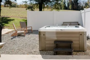 Farmhouse|HOT TUB|Fireplace|King Bed|4 Bedroom - Image 3