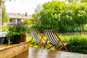 Beautiful Cotswold Lakefront Home with Hot Tub. - Image 2
