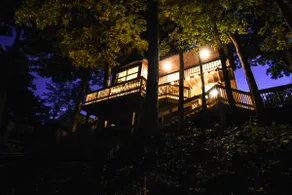 Sun-Soaked Lakefront | Nordic Sauna & Wine Country - Image 2