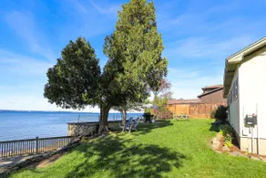 Charming 3BR lakefront house - Image 4