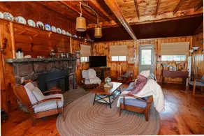 Charming 3BR lakefront house - Image 3