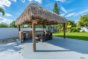 Private Miami retreat/Pool/Games & BBQ - Image 3