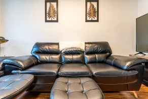 Spacious Luxury Cozy Retreat in Mount Pleasant - Image 2