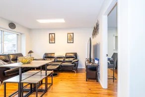 Spacious Luxury Cozy Retreat in Mount Pleasant - Image 4