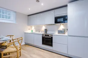2 Bed City Centre & Free Parking - Image 4