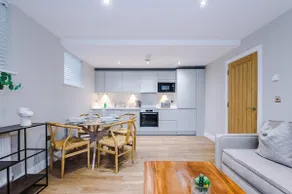 2 Bed City Centre & Free Parking - Image 2