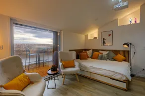*Downtown*4 people*Terrace*Air conditioning*Near train station* - Image 4