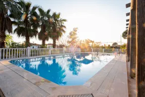Spacious villa with pool and garden - Image 2