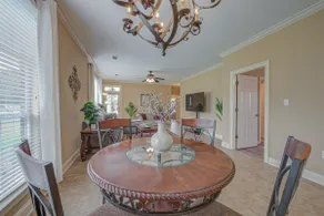 Beautiful Quiet Cozy Home Near LSU and Downtown - Image 3