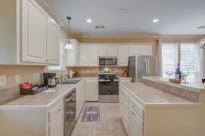 Beautiful Quiet Cozy Home Near LSU and Downtown - Image 4