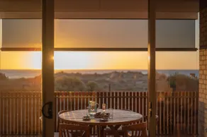 Luxe Beachfront Retreat, sleeps 6 - Image 5