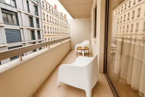 Sakura Suite, hyper center, Jaccuzzi, Balcony, Air conditioning - Image 5