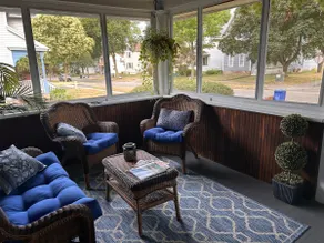 Quaint & Tasteful Village Living - Image 2