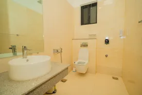 Luxury King size 5-Bed Guest House w/Pool & Garden - Image 4