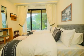 Luxury King size 5-Bed Guest House w/Pool & Garden - Image 2