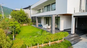 Luxury King size 5-Bed Guest House w/Pool & Garden - Image 5
