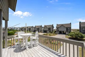 2 min walk to beach & pool, sleeps 8 - Image 3