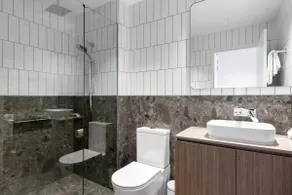 Deluxe Studio Apartment - Image 4