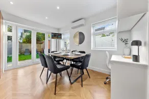 AC Family Home 4BR Sleeps 8 Garden Wifi & Parking - Image 3