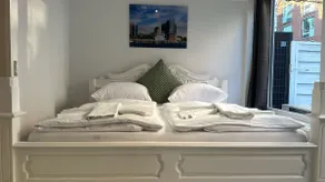 Apartment in Alexanderstraße - Image 2