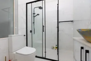 Glenelg North House, 3QBed, 2KSBed, 2Bth, 5TV - Image 2