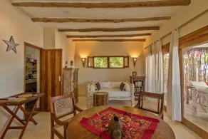 Stylish Beachfront Villa: King Bed ~ Pool ~ View - Image 4
