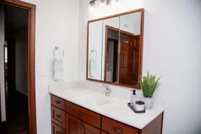 Newly Renovated Home-Comfort in Quiet Shipshewana - Image 4