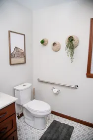 Newly Renovated Home-Comfort in Quiet Shipshewana - Image 5