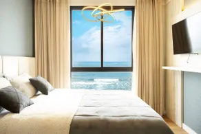 Front Sea with Whirlpool - Seaside Retreat - Image 2
