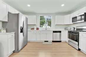 Walk to Beach/Lake/Shepherds Park & Dining. Modern - Image 4