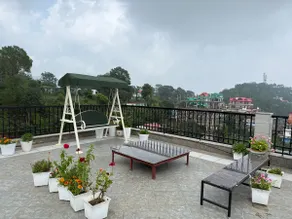 4BR Hidden Gem with Views & Meals | Near Kasauli - Image 5