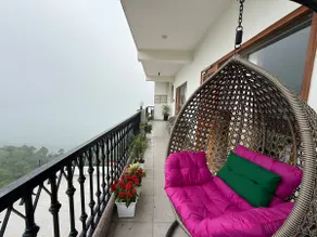 4BR Hidden Gem with Views & Meals | Near Kasauli - Image 3