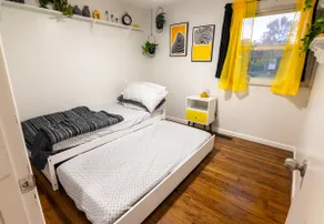 3BR Family+Game Retreat 8 min STL Airport/Westport - Image 5