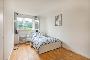 Elegant 2-bedroom with private terrace - Image 4