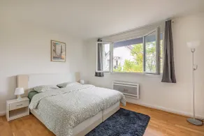 Elegant 2-bedroom with private terrace - Image 5