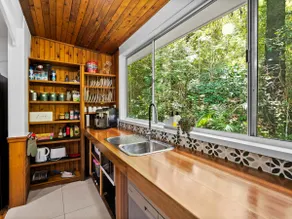 Creekside Rainforest Retreat - Image 5