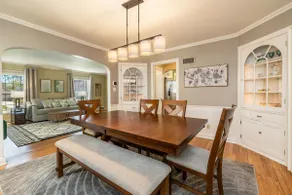 Quiet Tosa Gem| 5 Min to Brewers & Zoo |Sleeps 10 - Image 4