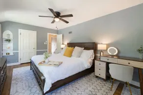 Quiet Tosa Gem| 5 Min to Brewers & Zoo |Sleeps 10 - Image 2