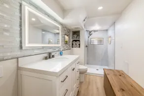 Quiet Tosa Gem| 5 Min to Brewers & Zoo |Sleeps 10 - Image 3