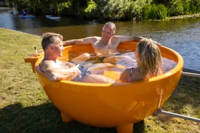 2-person lodge on the water - with sauna & hot tub - Image 4