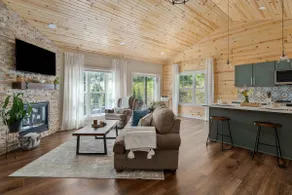 Pristine 1 BR with Hot Tub & Private Hiking Trails - Image 3